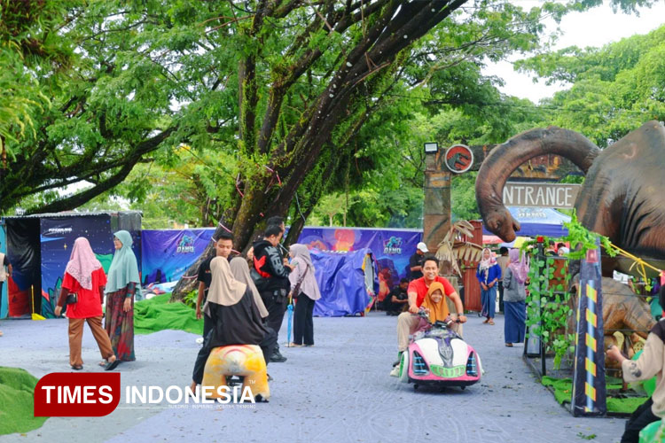 Wahana-Dino-Planet-di-Hall-GOR-Rajo-Bujang-2.jpg