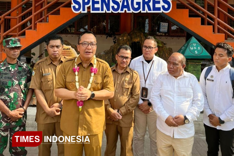 program-makan-bergizi-gratis-di-SMPN-1-Gresik-2.jpg
