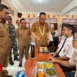 Pemkab Gresik Tegaskan Komitmen Jalankan Program MBG, Wabup Alif Tinjau Pelaksanaan di Sekolah