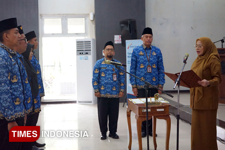Bupati-Banjarnegara-dr-Amalia-Desiana-a.jpg