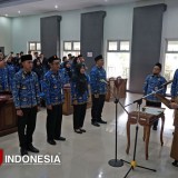 Bupati Banjarnegara Lantik PNS dan Serahkan SK Pengangkatan PPPK Tahap II 2024