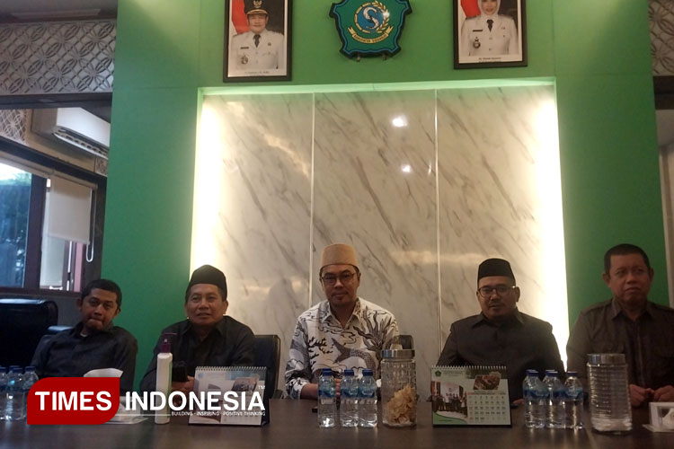 DPC PKB Sidoarjo saat konferensi pers terkait musibah Al-Khoziny. (Foto: Syaiful Bahri/TIMES Indonesia)
