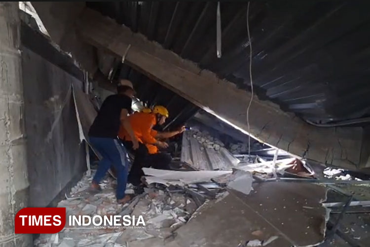 Evakuasi-Gedung-Pondok-Pesantren-Al-Khoziny-roboh-8.jpg