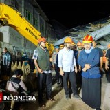 Gubernur Khofifah Dampingi Evakuasi Santri Al Khoziny, Seluruh Biaya Perawatan Ditanggung Pemerintah