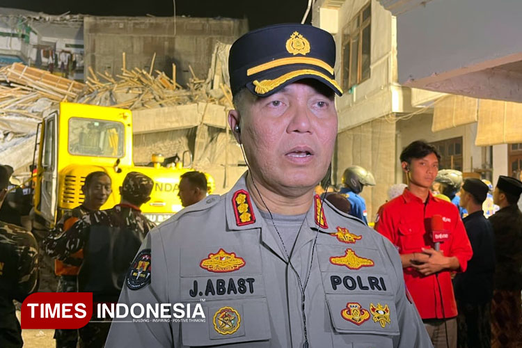 Polda Jatim Evakuasi hingga Tuntas Korban Ambruknya Musala di Ponpes Al Khoziny