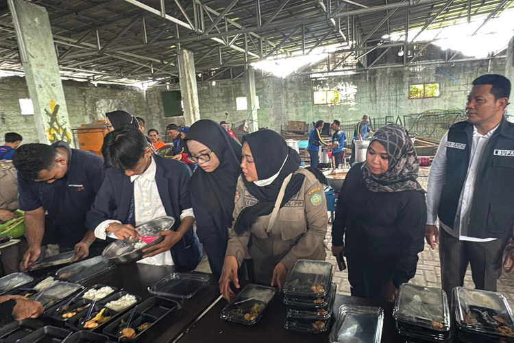 Dapur Umum Siapkan 1.500 Porsi Makanan untuk Korban dan Relawan Ponpes Al-Khoziny