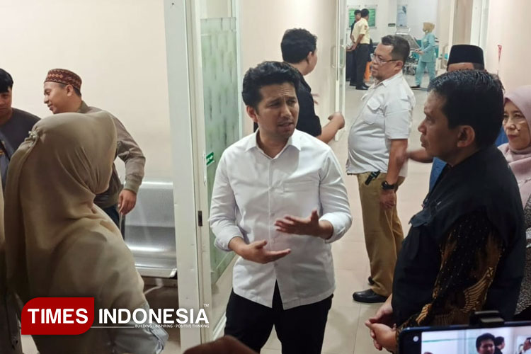 Wagub Jatim Emil Dardak Jenguk Korban Ponpes Al-Khoziny Sidoarjo