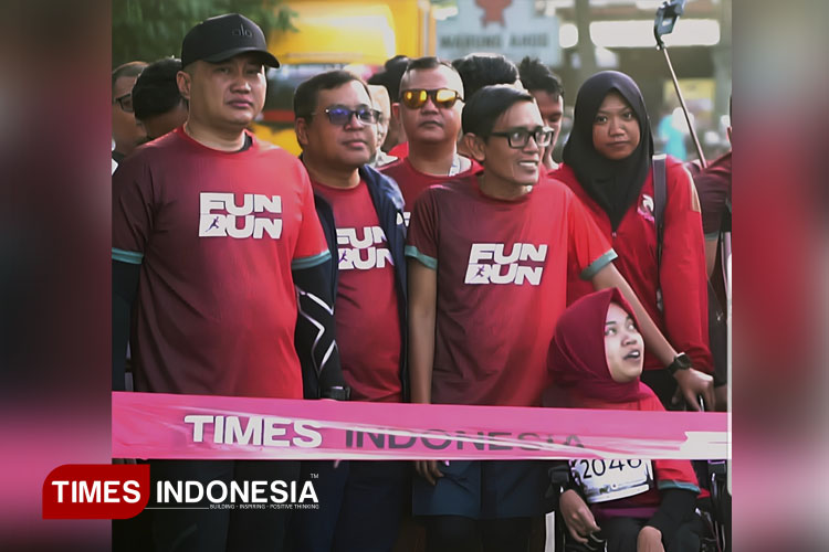 mendampingi-para-pelari-disabilitas-dalam-TIMES-Indonesia-Fun-Run-2025-v2.jpg