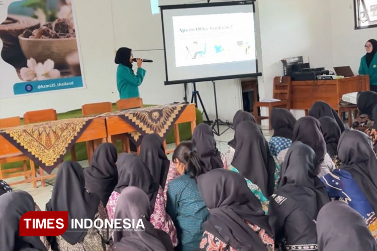KSM-T UNISMA Gelar Penyuluhan Office Syndrome dan Thailand Traditional Massage