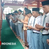 Santri Darul Ulum Jombang Gelar Sholat Gaib, Doakan Korban di Ponpes Al Khoziny