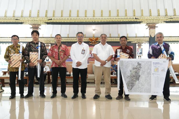 Bupati Sleman Serahkan Perbup Batas Wilayah, 54 Kalurahan Kini Punya Kepastian Hukum
