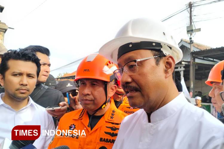 Mensos Gus Ipul Tinjau Ponpes Al Khoziny, Pastikan Evakuasi dan Logistik Terpenuhi