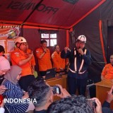 Basarnas Suplai Oksigen, Mamin, dan Cairan Infus untuk Korban Ponpes Al Khoziny