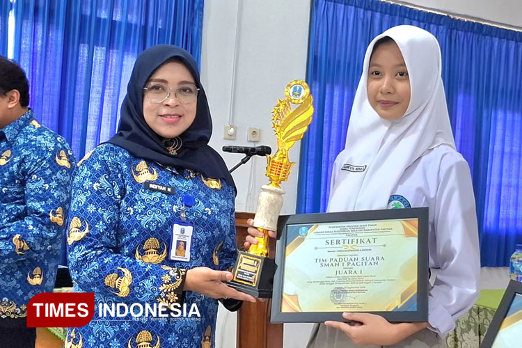 Guru dan Siswa Berprestasi Pacitan Diganjar Piala, Siap Ikuti Kompetisi Tingkat Jatim
