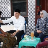 Momen Haru Wali Kota Eri Cahyadi Takziah ke Korban Reruntuhan Ponpes Al-Khoziny