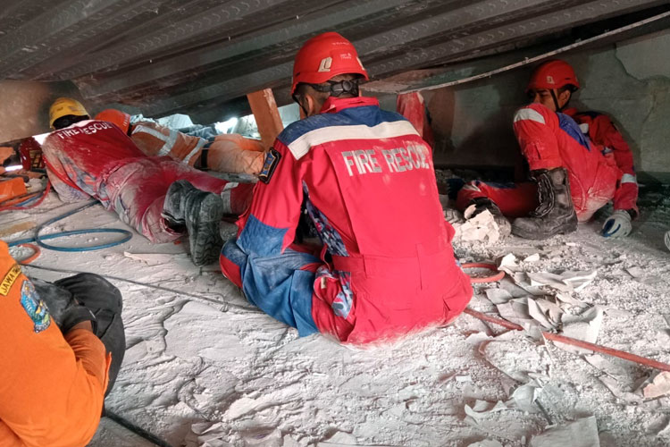 Dramatis! Perjuangan Tim Rescue Surabaya Selamatkan Santri Korban Reruntuhan Ponpes Al Khoziny