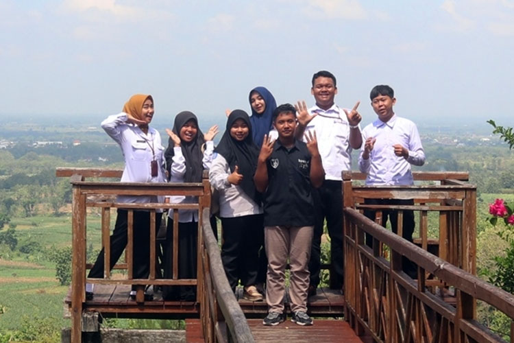 Generasi Muda Blora Rayakan Hari Kesaktian Pancasila dengan Cara Kreatif di Bukit Serut