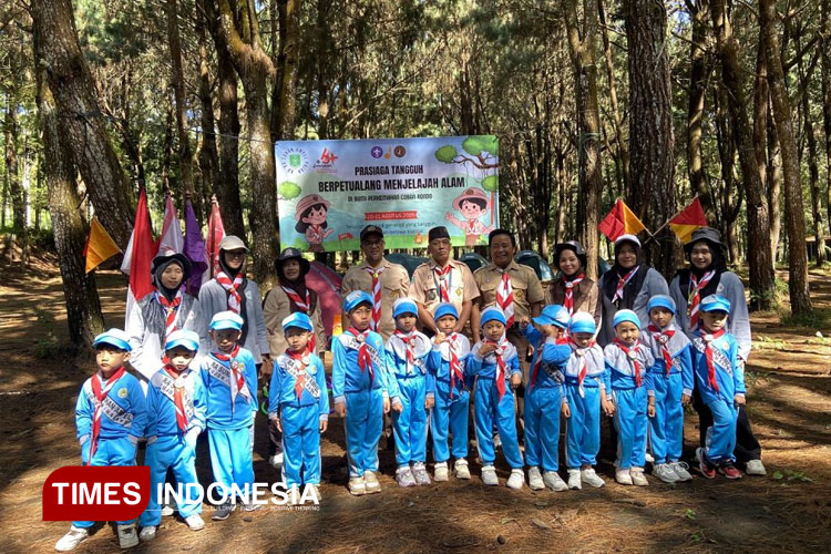 Bersama FAI UNISMA, RA Sunan Ampel Berprasiaga Tangguh: Berpetualang Menjelajah Alam