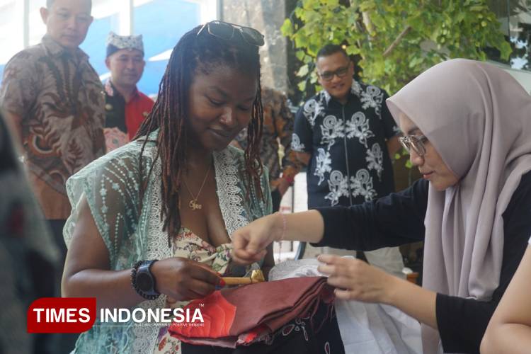 Keren! Aston Banyuwangi Libatkan Warga Binaan Lapas Jadi Guru Membatik