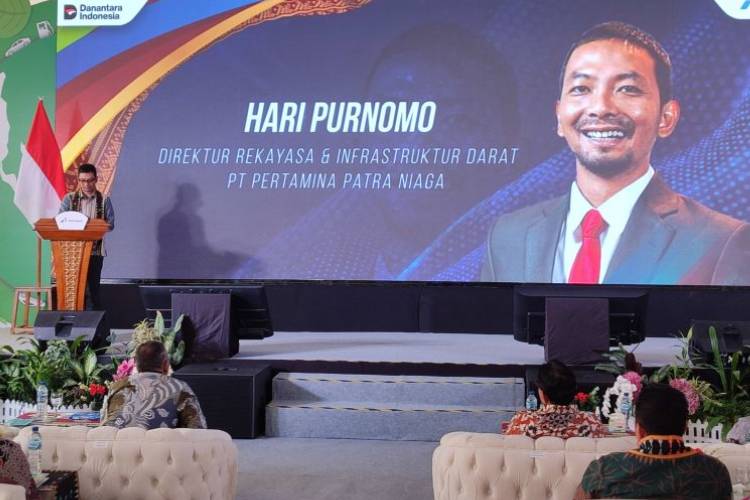 Direktur Rekayasa dan Infrastruktur Darat PT Pertamina Patra Niaga Hari Purnomo memberikan sambutan saat peresmian Fuel Terminal Labuan Bajo, Kabupaten Manggarai Barat, Nusa Tenggara Timur (NTT), Kamis (2/10/2025). (Foto: Antara/Gecio Viana)