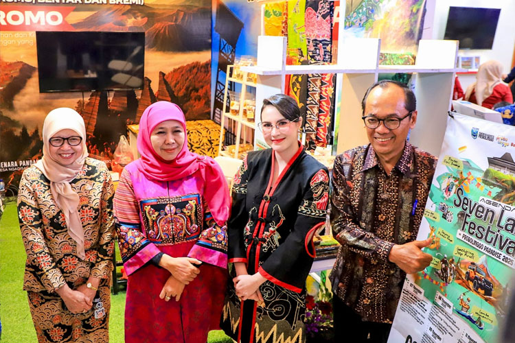 Gubernur-Khofifah-saat-membuka-Jatim-Fest-2025-v2.jpg