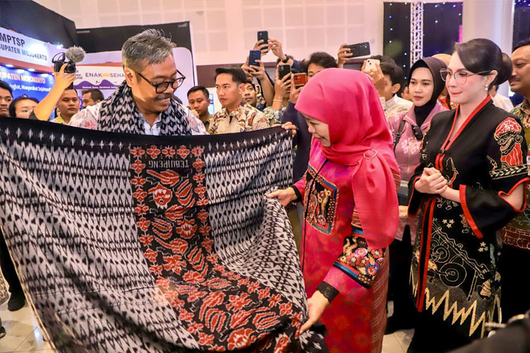 Gubernur-Khofifah-saat-membuka-Jatim-Fest-2025-v3.jpg