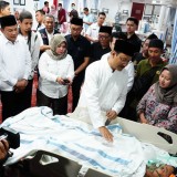 Mensos Jenguk Haical, Santri Selamat dari Reruntuhan Ponpes Al-Khoziny