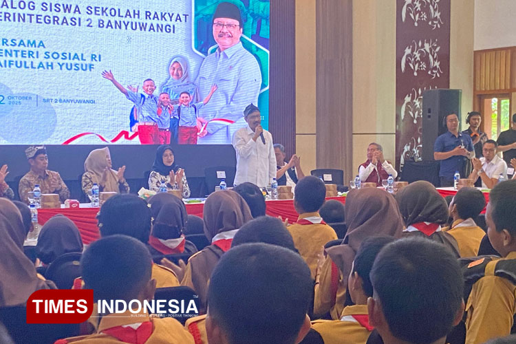 Menteri Sosial, Gus Ipul saat meninjau Sekolah Rakyat di Banyuwangi. (Foto: Fazar Dimas/TIMES Indonesia)