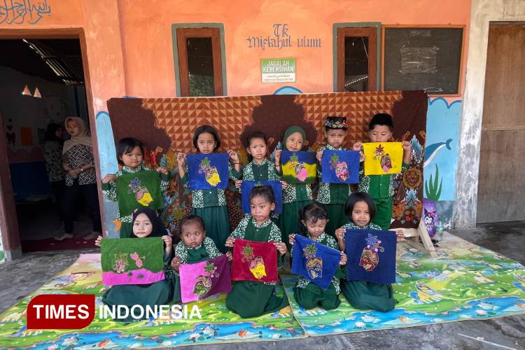 Owner-Ijen-Batik-b.jpg