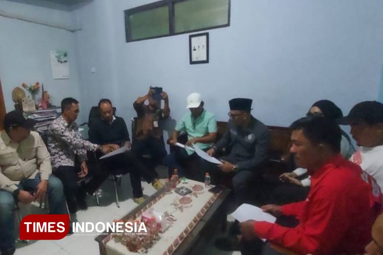 Sidak-pengecekan-lokasi-tembok-perumahan-yang-menutupi-akses-jalan-warga-c.jpg