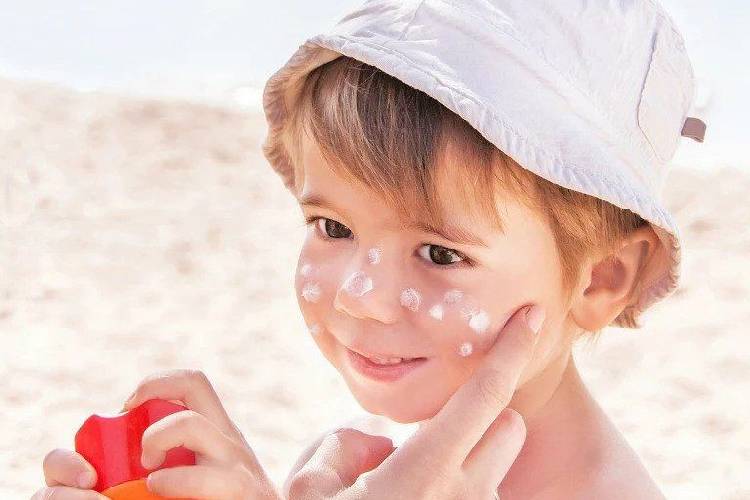 Tips Memilih Sunscreen untuk Anak-anak, Tanpa Wewangian!