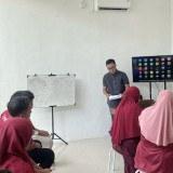 Dosen UNUSIDA Inisiasi Pemanfaatan ELSA Interaktif dalam Pembelajaran Bahasa Inggris di Ponpes Baitul Qur’an Krembung