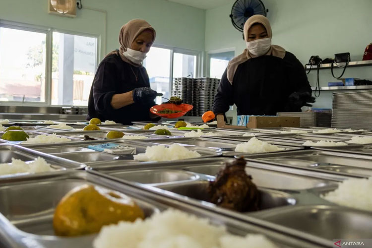 86 Siswa Keracunan, Gubernur Sumber Temukan Menu Nasi Goreng dan Dapur Tak Layak