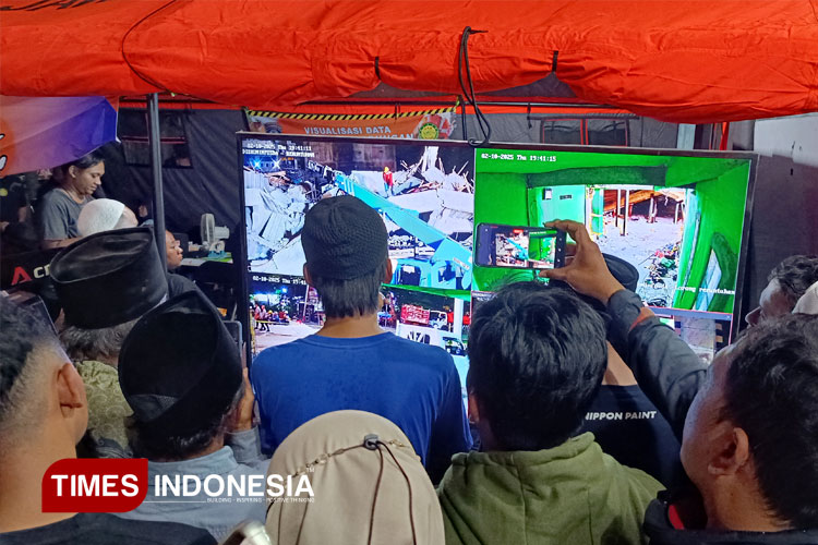 Harap dan Cemas di Balik Layar: Wali Santri Menunggu Kabar Evakuasi Ponpes Al Khoziny