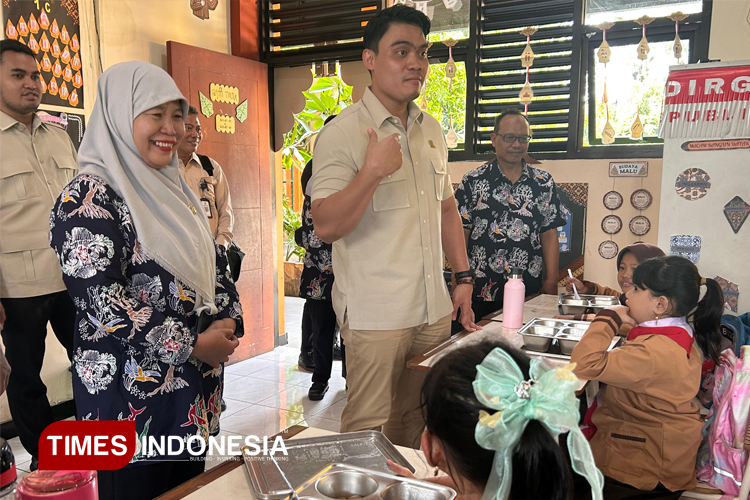 Anggota DPRD Jatim Cahyo Harjo Cek Pelaksanaan MBG di SDN Kalirungkut 1 Surabaya
