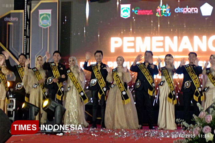 Para grand finalis Duta Pemuda Kabupaten Malang 2025 berfoto bersama, usai penobatan. (Foto: Amin/TIMES Indonesia)