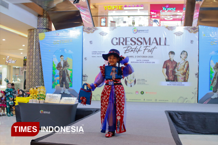 Melihat Batik Khas Gresik di Panggung Fashion Show