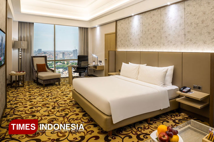 Grand Deluxe Room dengan interior modern dan desain mewah. (Foto: Dok. Wyndham Surabaya City Centre/TIMES Indonesia)