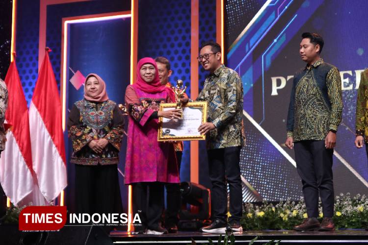 JIIPE Raih Penghargaan Investasi, Khofifah Sebut Jawa Timur Semakin Tangguh