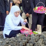 Gubernur Khofifah Takziah dan Iringi Pemakaman Atlet Muda Naufal Takdir Al Bari