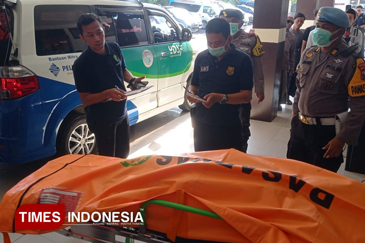 Jenazah-korban-runtuhnya-bangunan-di-Ponpes-Al-Khoziny-berada-di-RS-Bhayangkara-Surabaya-a.jpg
