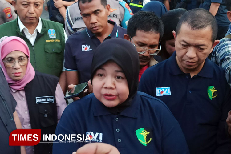 Kabid DVI Pusdokkes Polri, Kombes Pol Wahyu Hidajati saat memberikan keterangan dihadapan awak media. (Foto: Siti Nur Faizah/TIMES Indonesia)