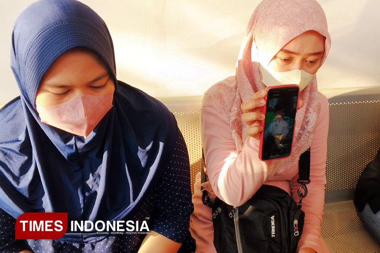Keluarga Korban Ponpes Al Khoziny Datangi RS Bhayangkara