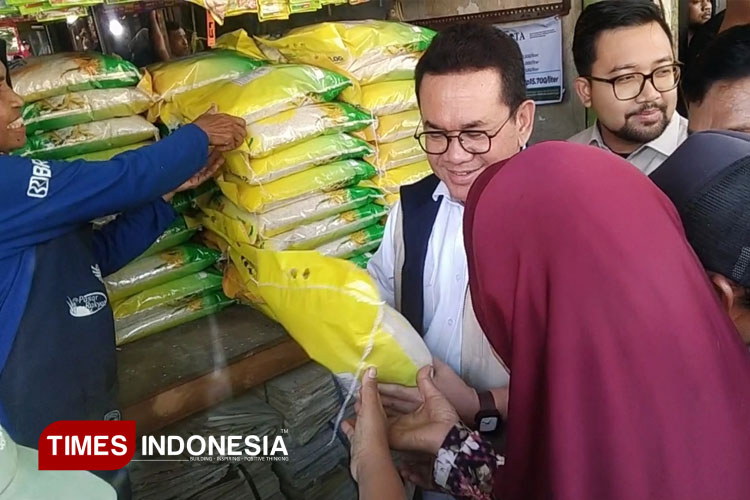 Mendag-RI-dialog-dengan-pedagang-pasar.jpg