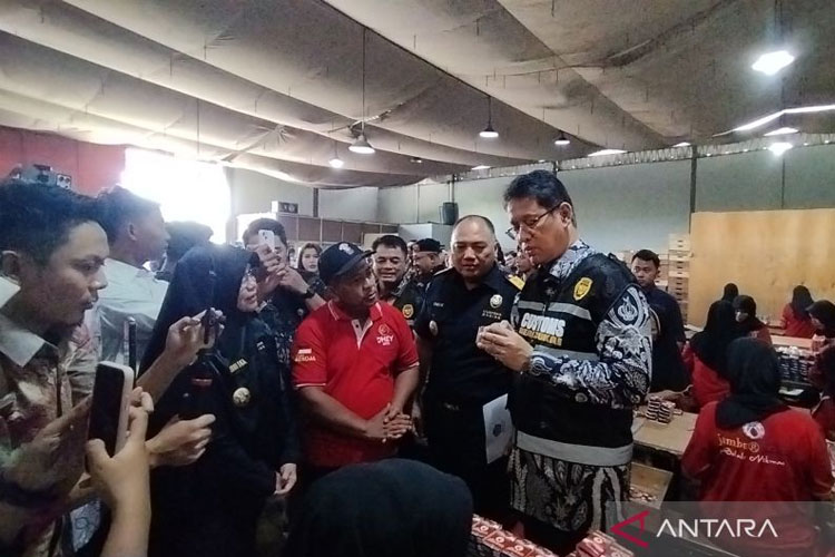 Menkeu Tegaskan Komitmen Tertibkan Rokok Ilegal