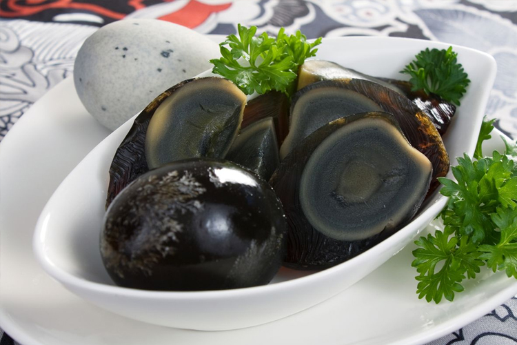 Telur Pitan atau Telur Seribu Tahun, Cikal Bakal Telur Asin?