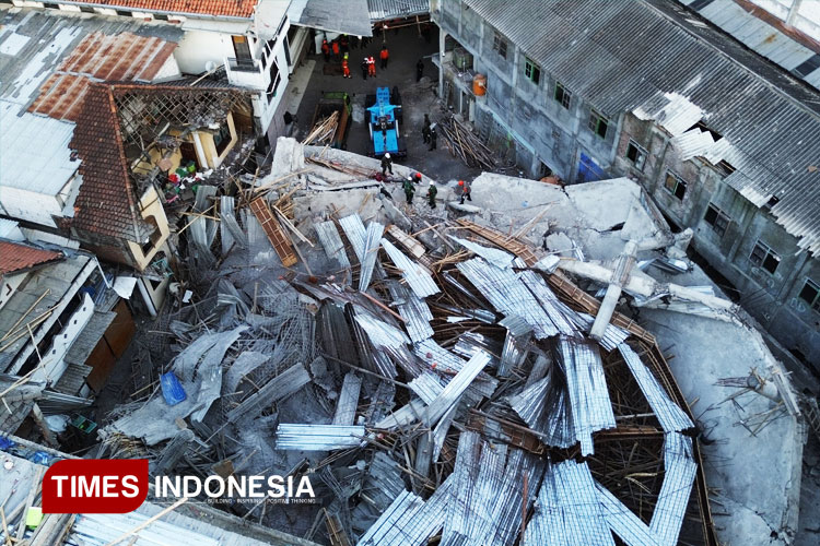 Foto drone lokasi reruntuhan Musala Ponpes Al KhoZiny (FOTO: Arkhana by TIMES Indonesia)