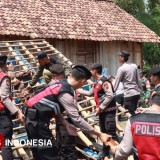 Peduli Korban Bencana, Polres Blora Salurkan Bantuan dan Kerahkan Personel ke Desa Getas