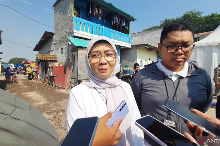 Kepala Dinas Kesehatan DKI Jakarta, Ani Ruspitawati memberikan keterangan pada awak media salah satunya terkait informasi terkini program Makanan Bergizi Gratis (MBG) saat ditemui di Kawasan Ancol, Jakarta Utara, Sabtu (4/10/2025). (ANTARA)