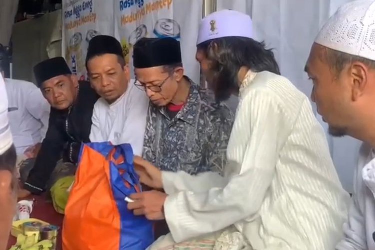 Wali Santri Penyintas Musibah Ponpes Al-Khoziny Kembalikan Santunan untuk Bangun Mushala Baru